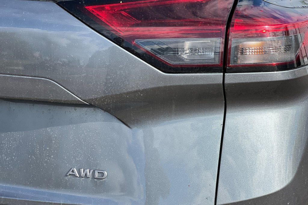 Used 2024 Nissan Rogue S AWD/4WD image 23