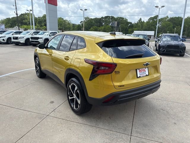 Used 2025 Chevrolet Trax RS w/ Sunroof Package image 5