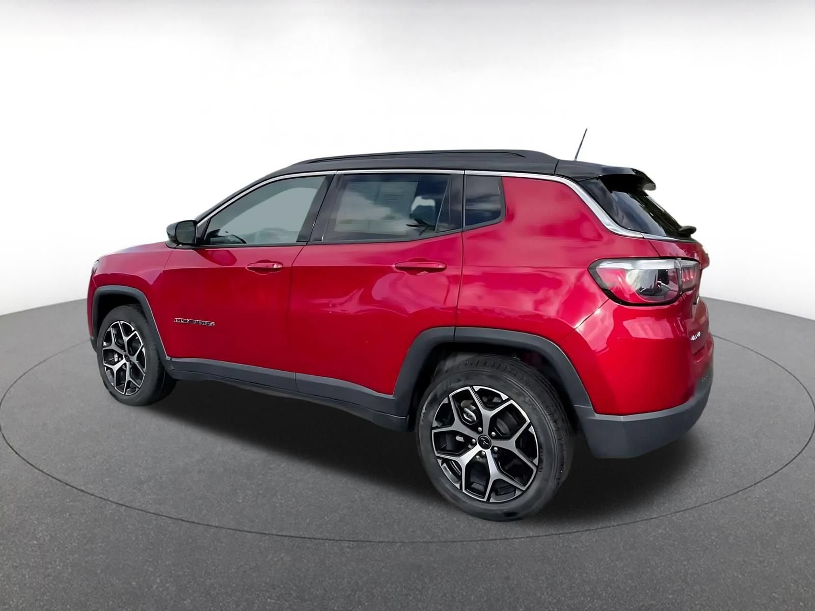 Used 2025 Jeep Compass Limited AWD/4WD image 9