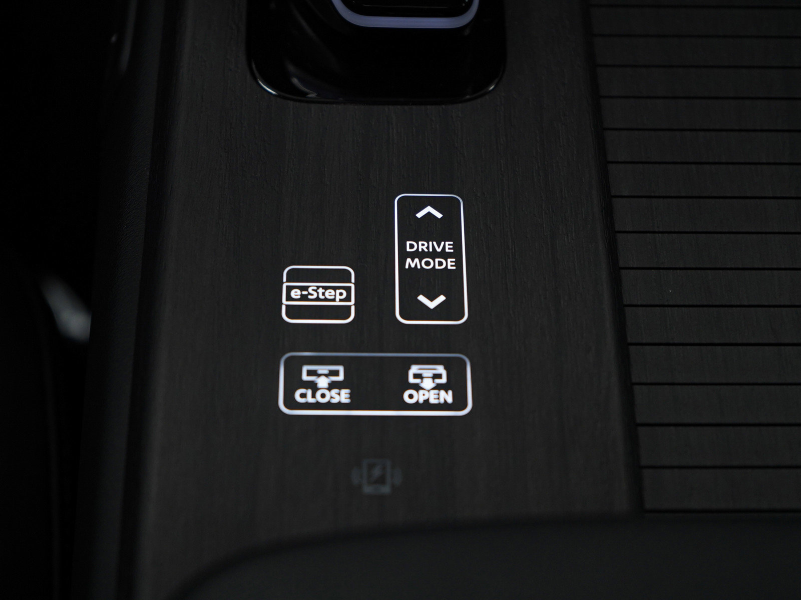 Used 2024 Nissan Ariya AWD image 23