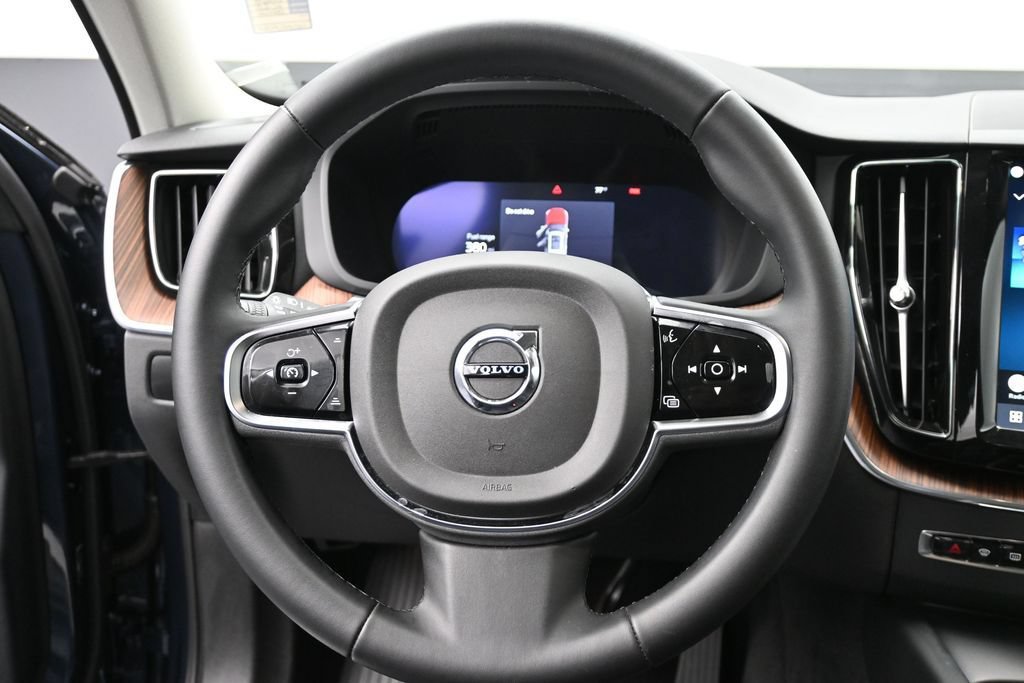 Used 2024 Volvo XC60 B5 Plus w/ Protection Package Premier AWD/4WD image 9
