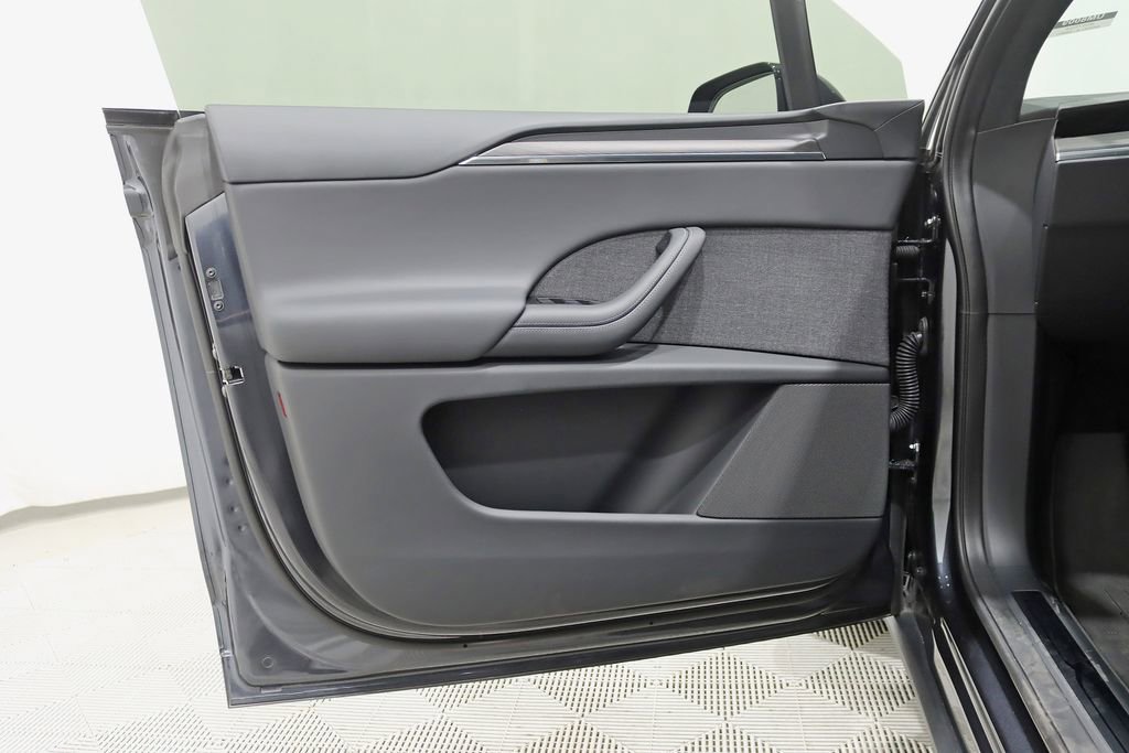 Used 2025 Tesla Model X AWD/4WD image 33