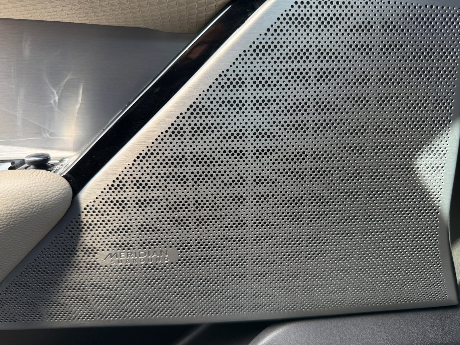 Used 2019 Land Rover Range Rover Velar R-Dynamic SE image 27