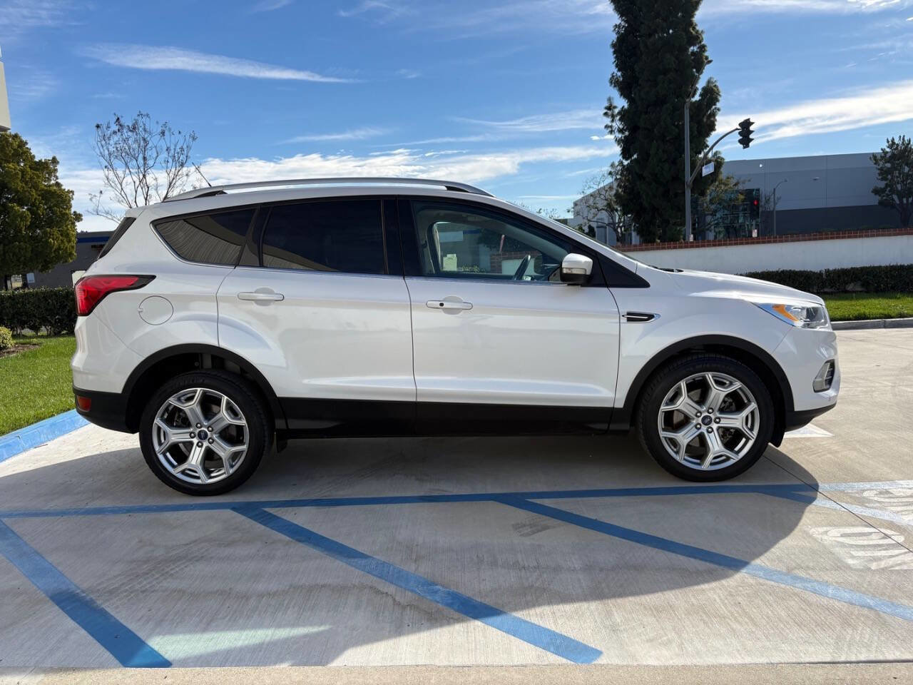 Used 2019 Ford Escape Titanium image 6