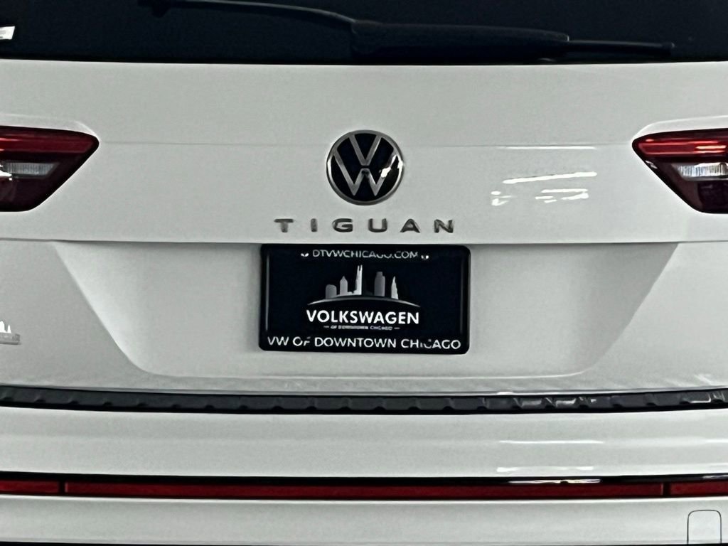 Certified 2022 Volkswagen Tiguan SE R-Line image 35