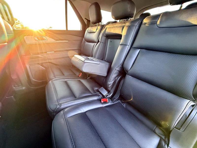 Used 2025 Ford Explorer Active image 32