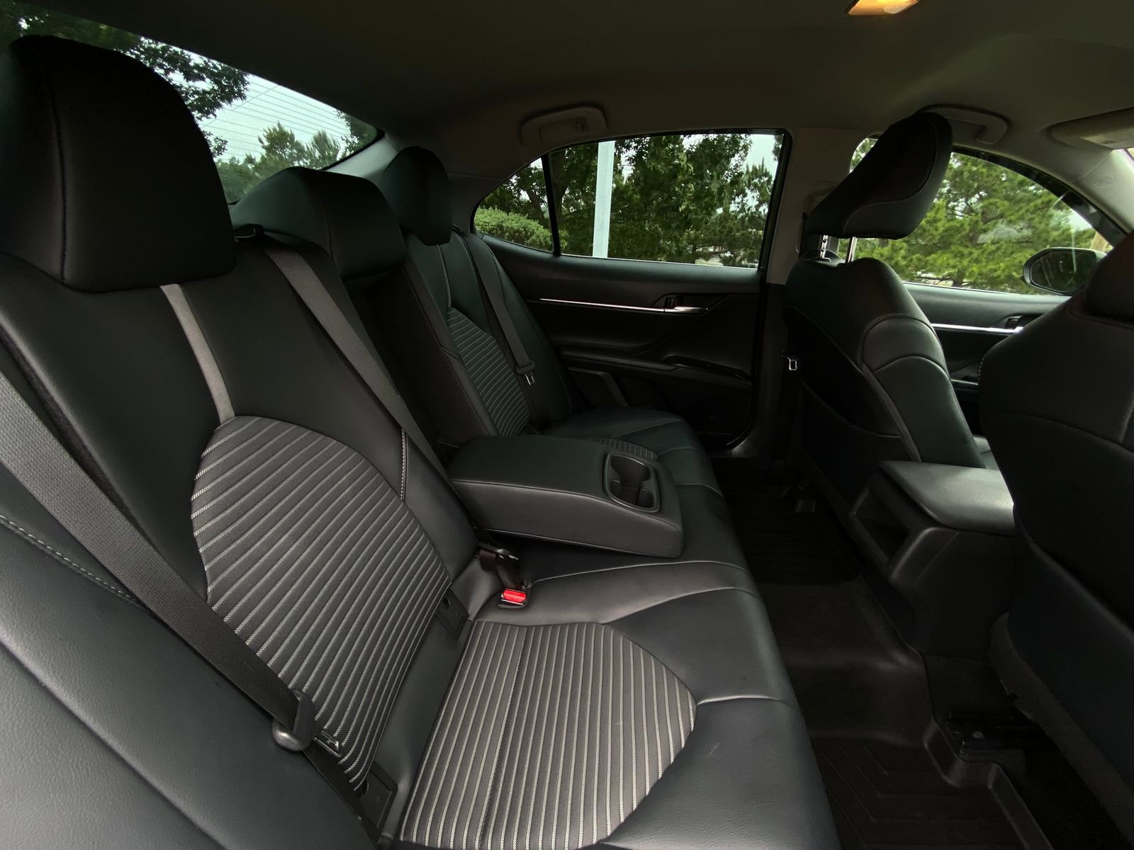 Used 2020 Toyota Camry SE FWD image 28
