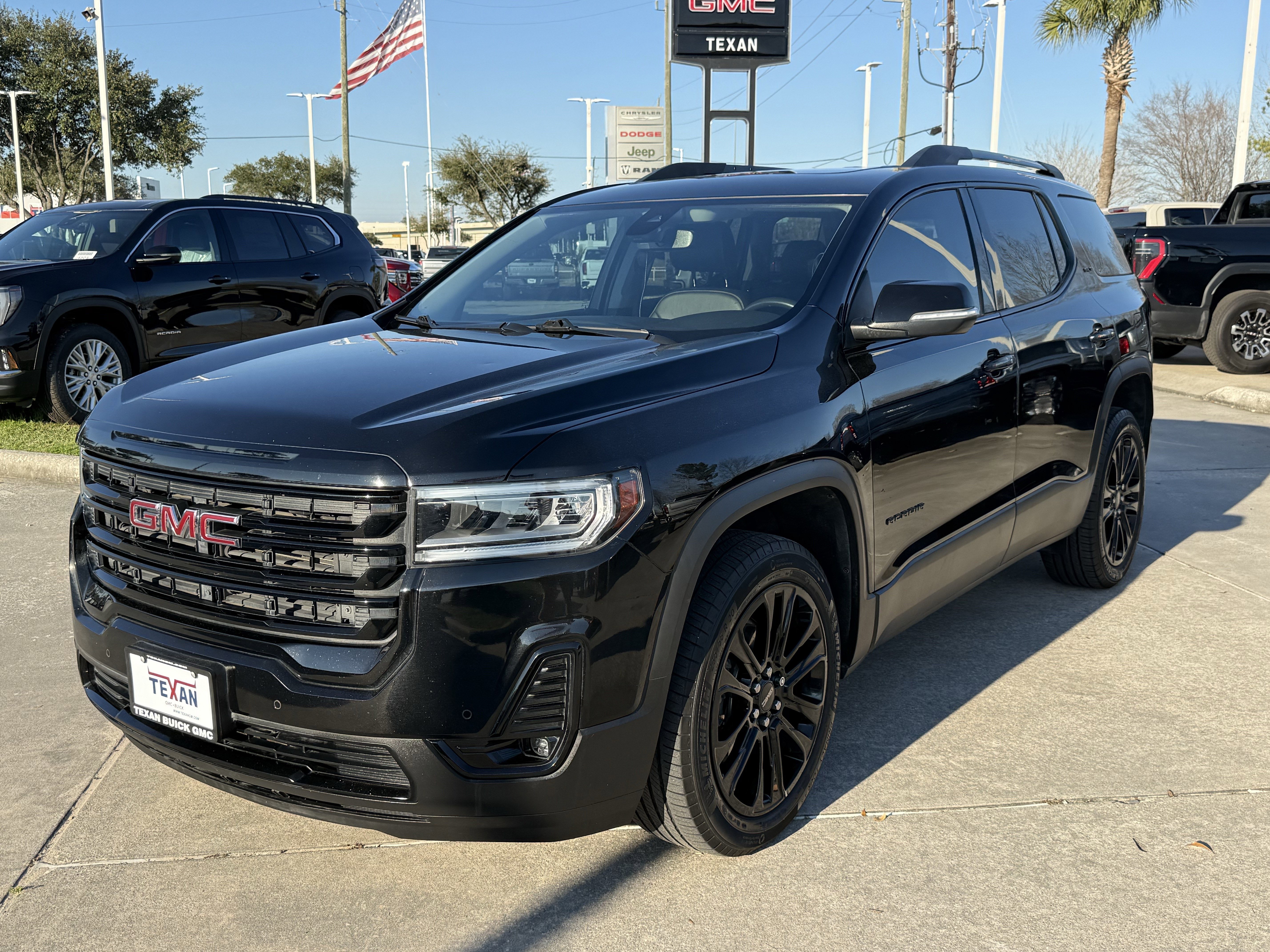 Used 2022 GMC Acadia SLT w/ Elevation Edition image 9