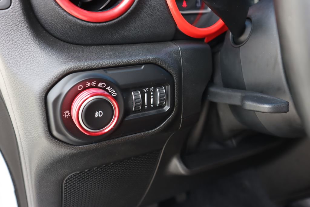 Used 2018 Jeep Wrangler Unlimited Sahara image 11