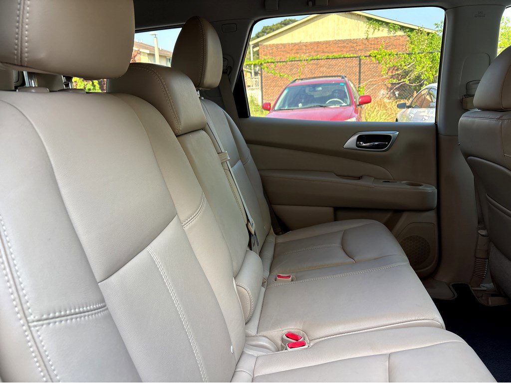 Used 2014 Nissan Pathfinder SL w/ SL Tech Package FWD image 12
