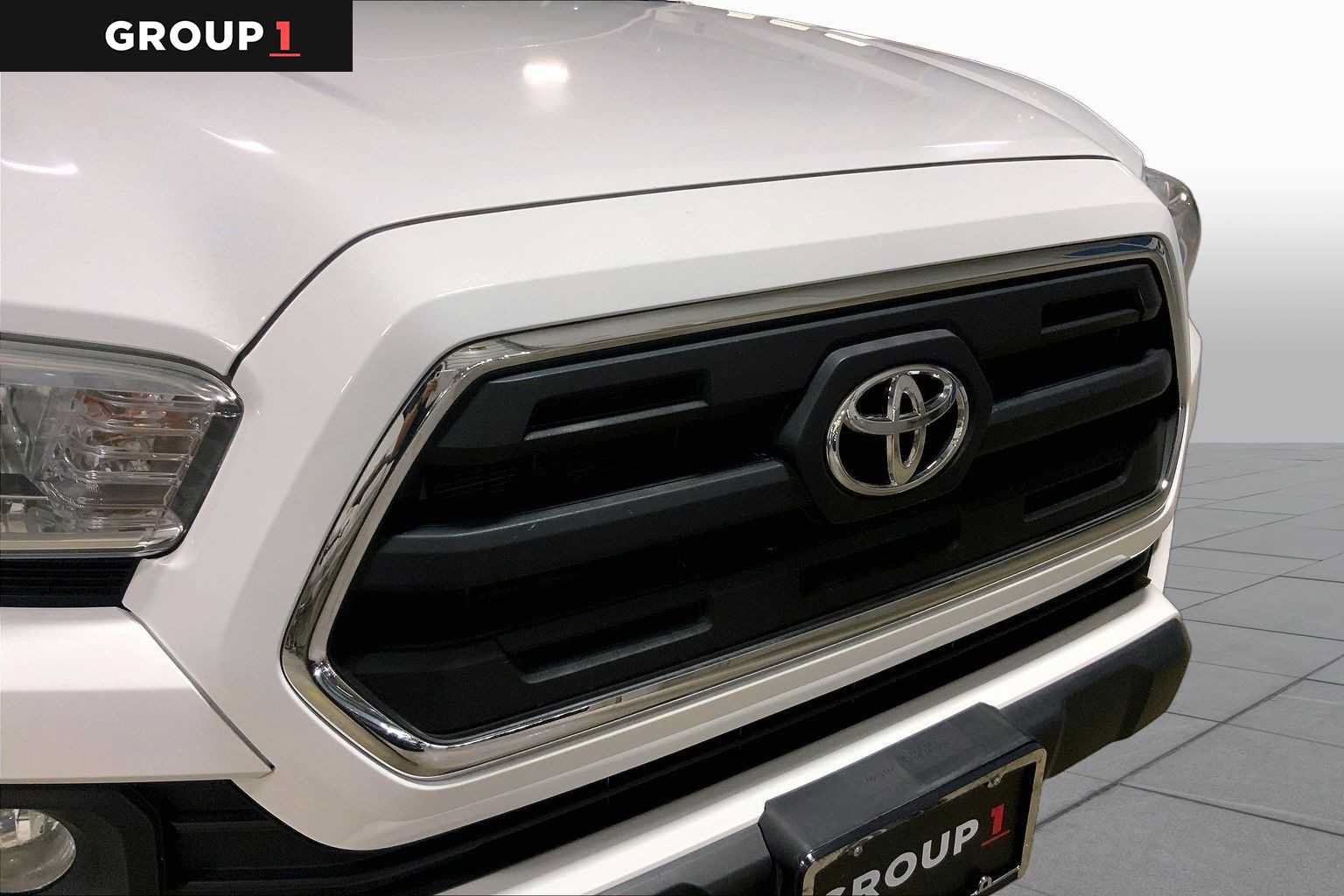 Certified 2017 Toyota Tacoma SR5 w/ Tow Package AWD/4WD image 30