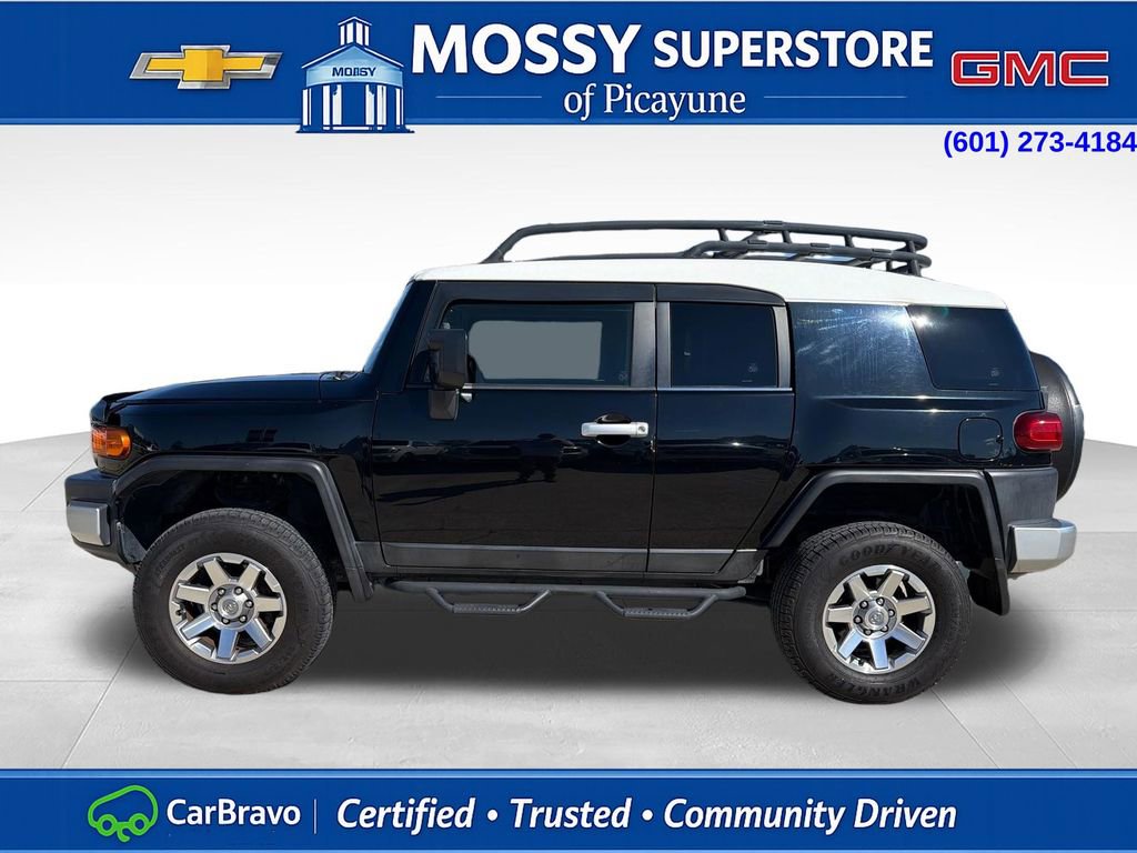Used 2014 Toyota FJ Cruiser 4WD w/ Upgrade Package video 2