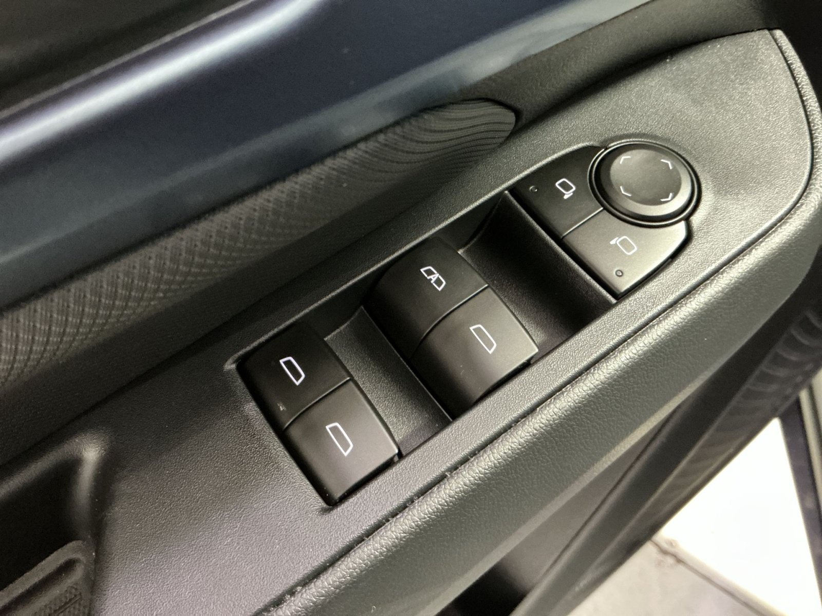 New 2026 Chevrolet Equinox EV LT FWD image 23