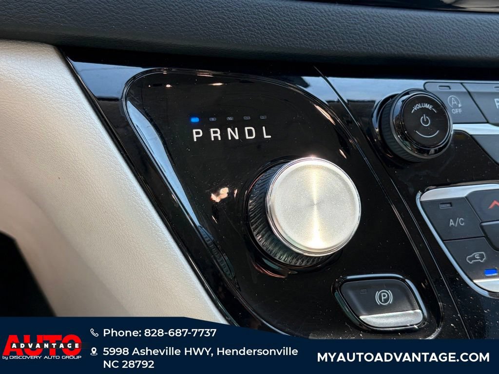 Used 2023 Chrysler Pacifica Touring-L FWD image 16