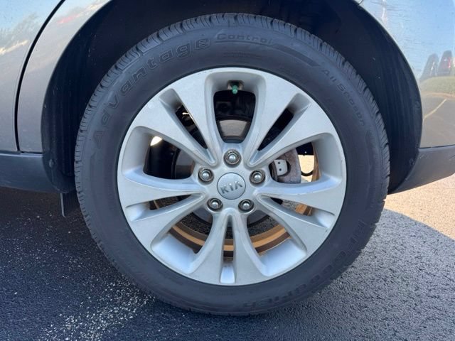 Used 2016 Kia Soul + FWD image 11