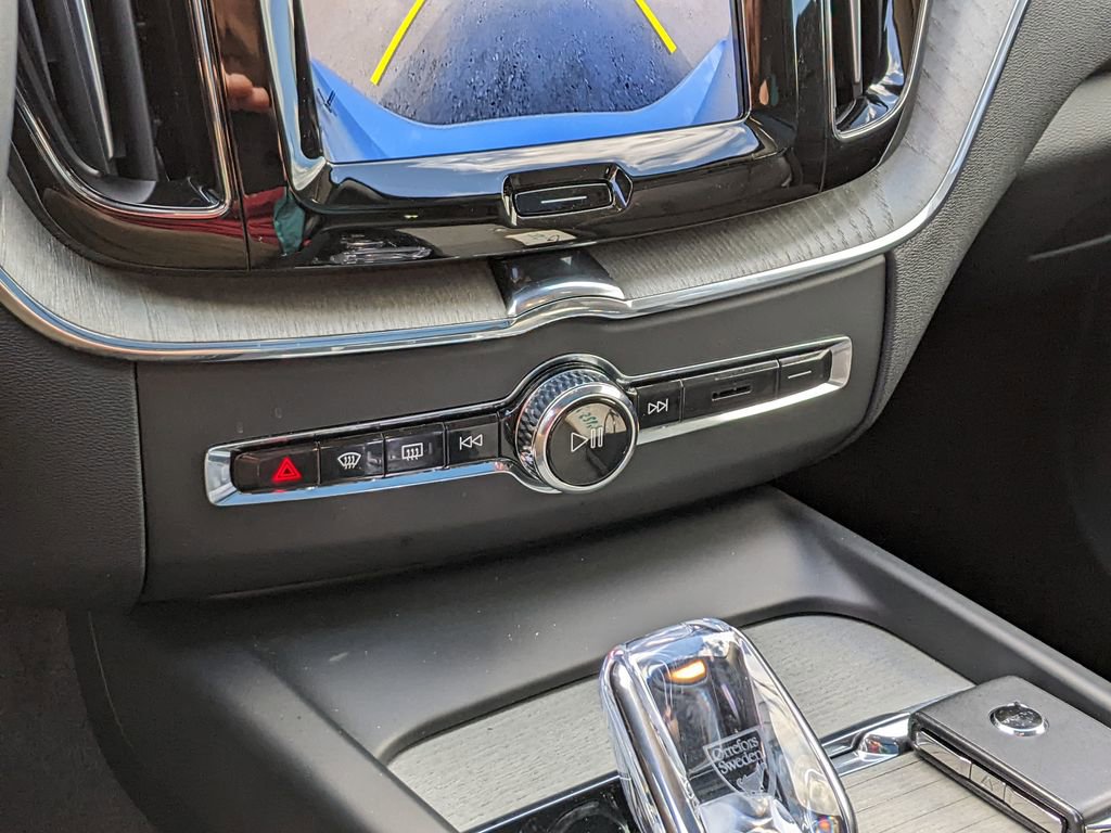 Certified 2025 Volvo XC60 T8 Ultra w/ Climate Package AWD/4WD image 18
