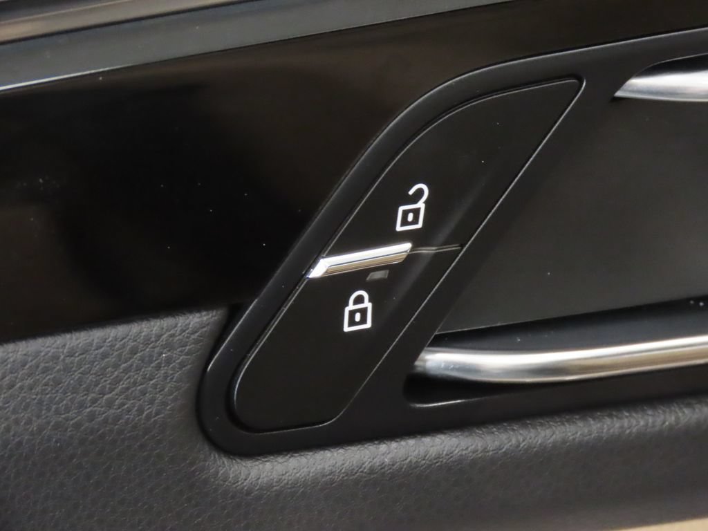 Certified 2026 Porsche Macan AWD/4WD image 37