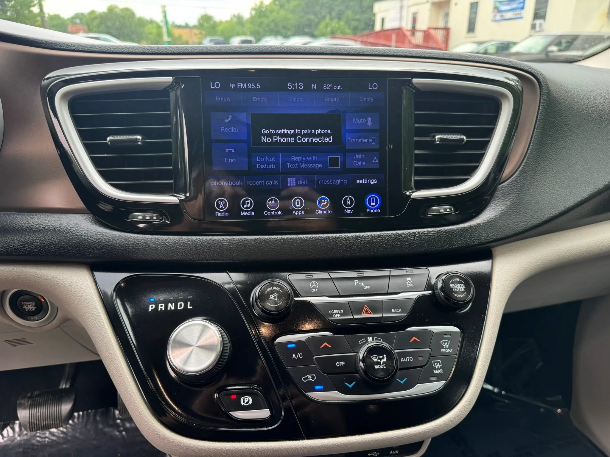 Used 2017 Chrysler Pacifica Touring-L FWD image 17