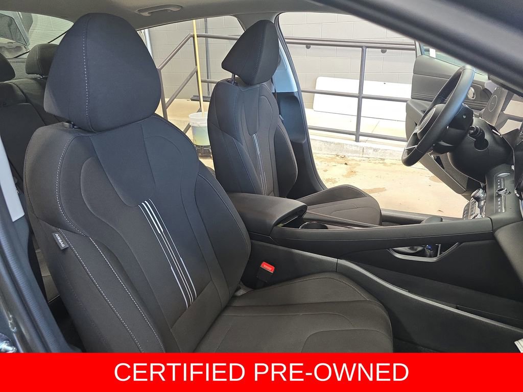 Certified 2025 Hyundai Elantra SEL w/ Cargo Package FWD image 10