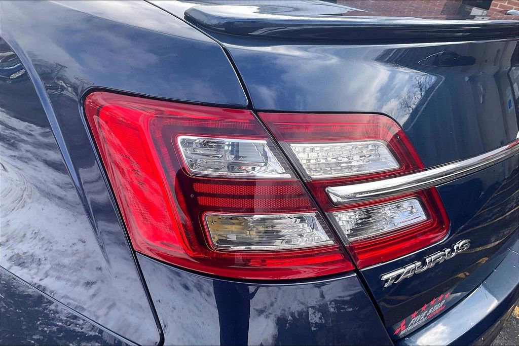 Used 2017 Ford Taurus Limited image 28