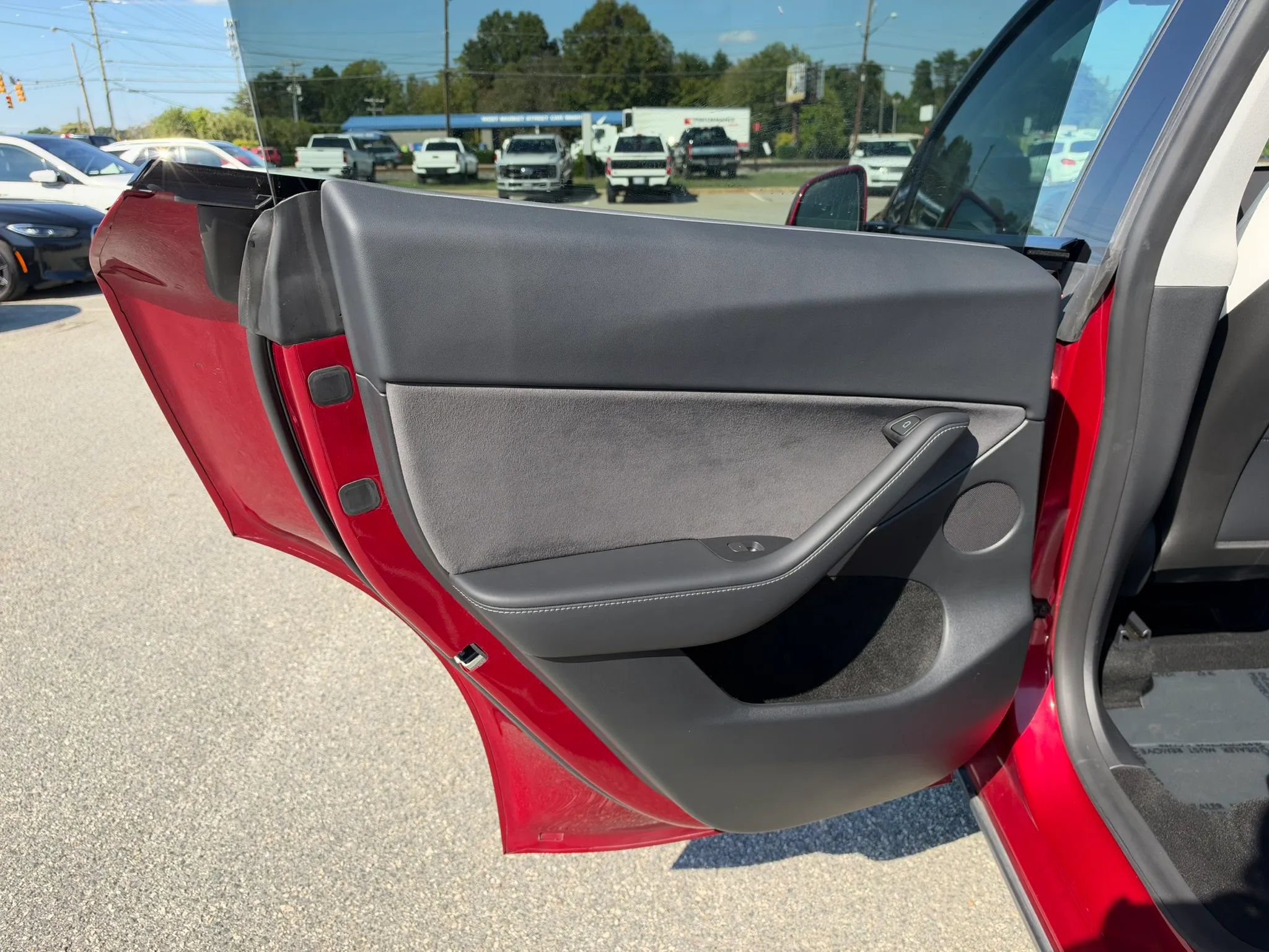 Used 2024 Tesla Model Y Long Range AWD/4WD image 11