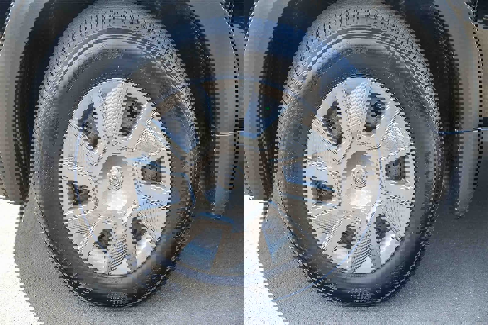 Used 2025 Nissan Kicks S w/ Charging Package image 9