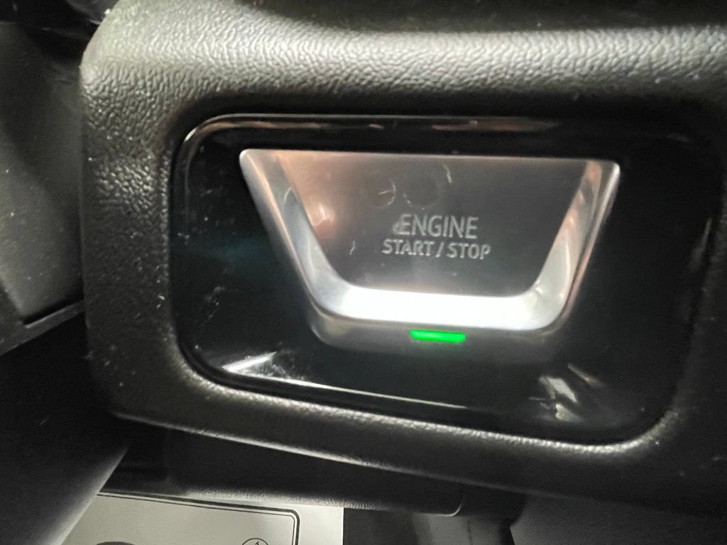 Used 2025 GMC Yukon Denali AWD/4WD image 33