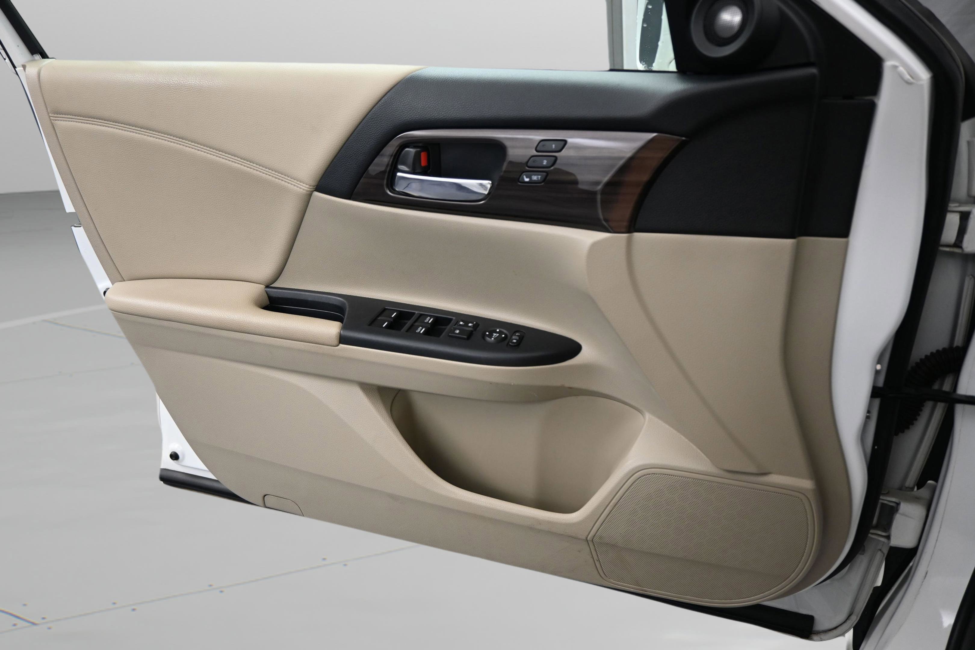 Used 2017 Honda Accord EX-L image 33