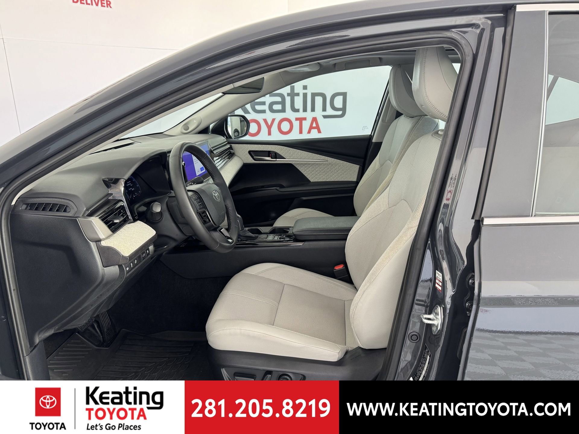 Used 2025 Toyota Camry XLE image 14