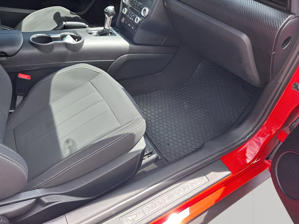 Used 2020 Ford Mustang Convertible RWD image 17