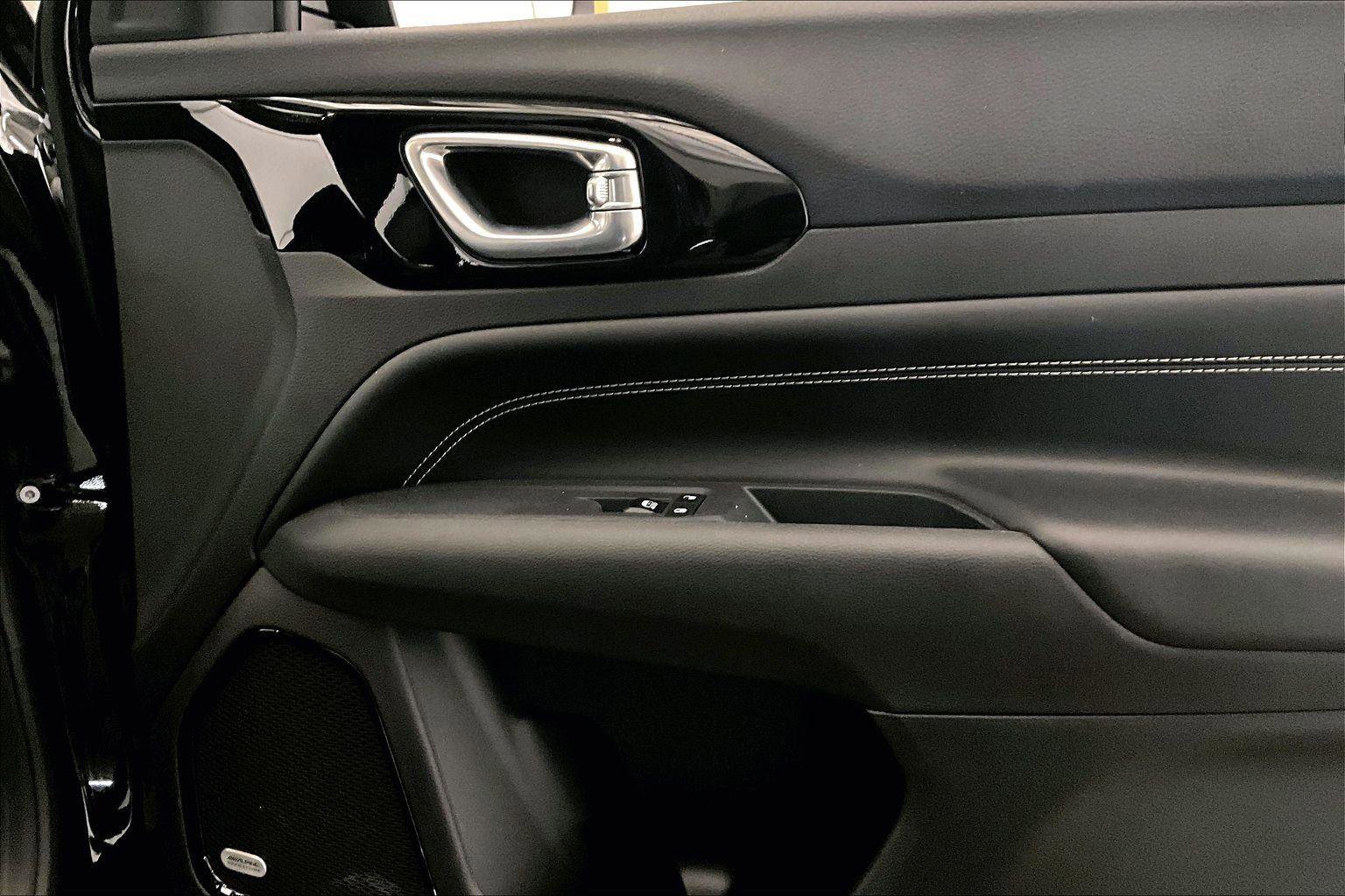 Used 2024 Jeep Compass Limited w/ High Altitude Package image 23