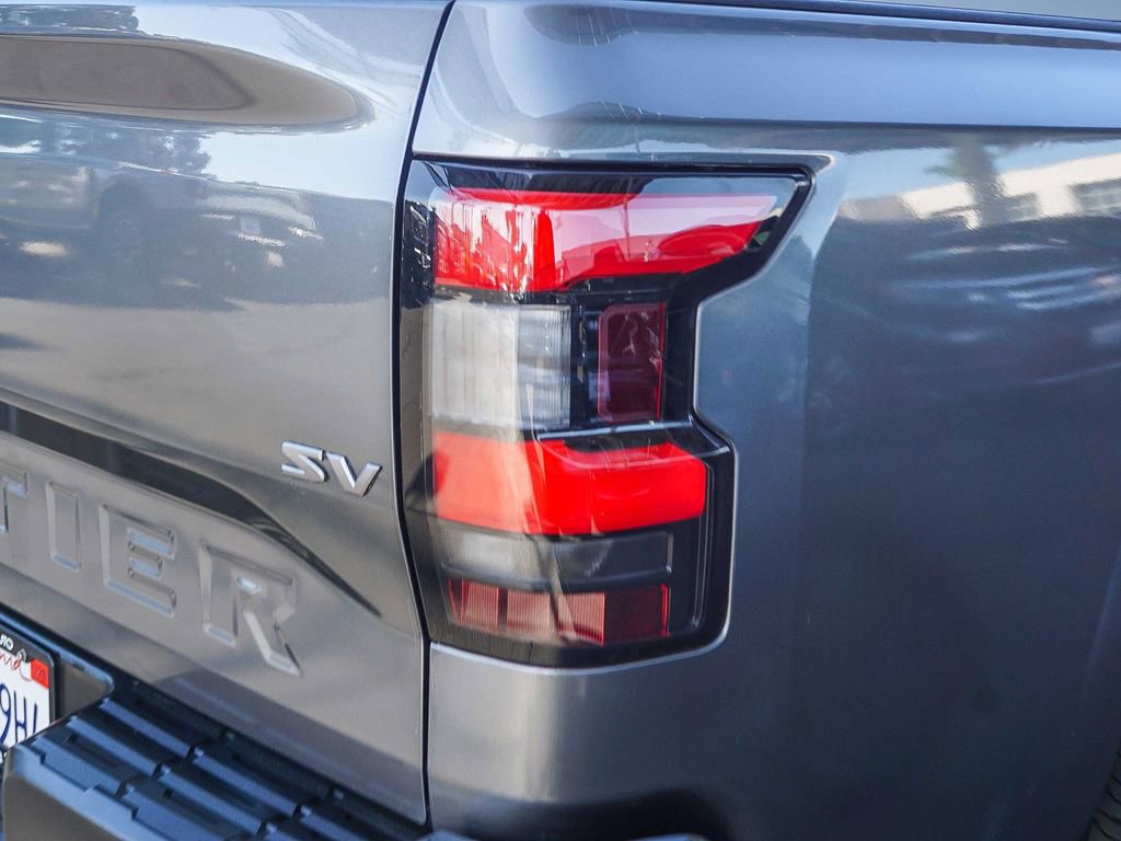 Used 2024 Nissan Frontier SV image 8