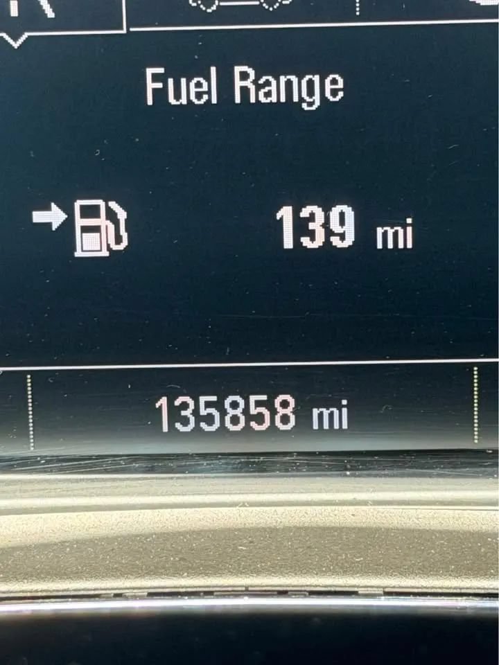 Used 2017 Chevrolet Cruze LT FWD image 10