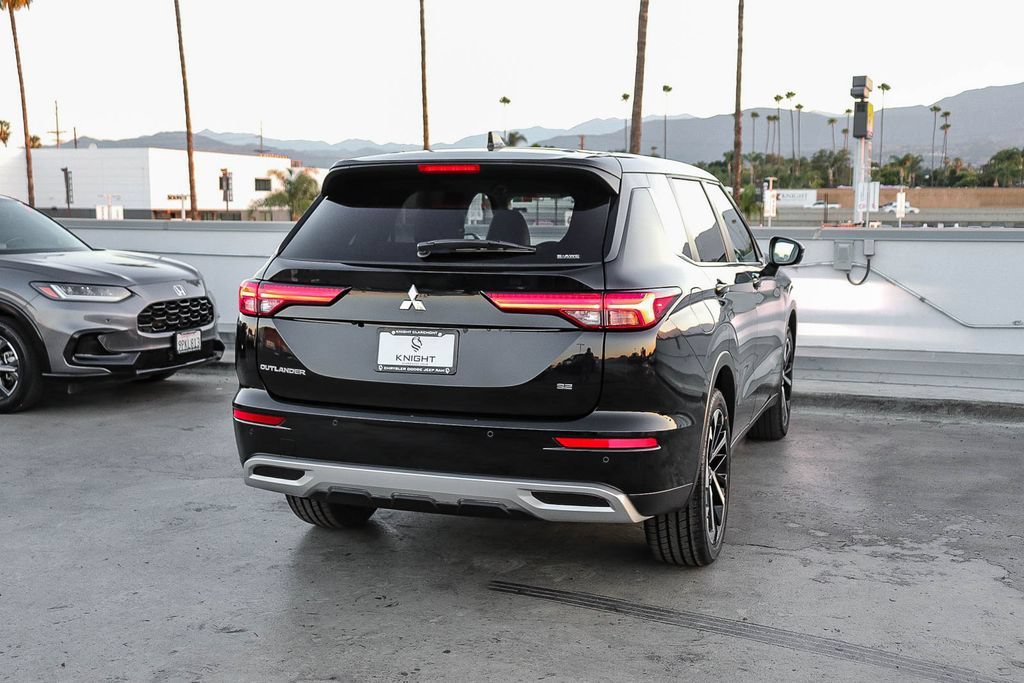 Used 2024 Mitsubishi Outlander SE AWD/4WD image 9