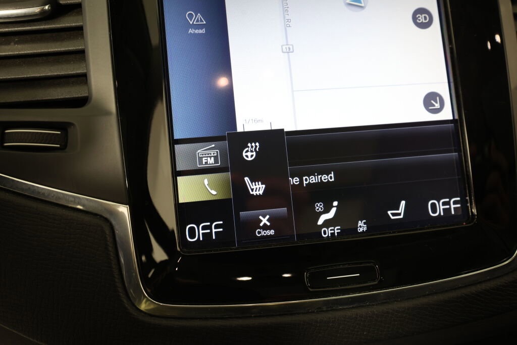 Used 2016 Volvo XC90 T6 Momentum w/ Momentum Plus Package image 33