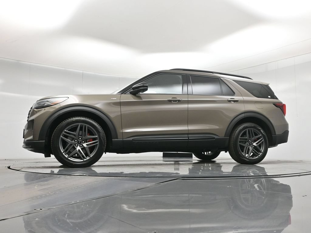 New 2026 Ford Explorer ST-Line w/ ST-Line Street Pack AWD/4WD image 7