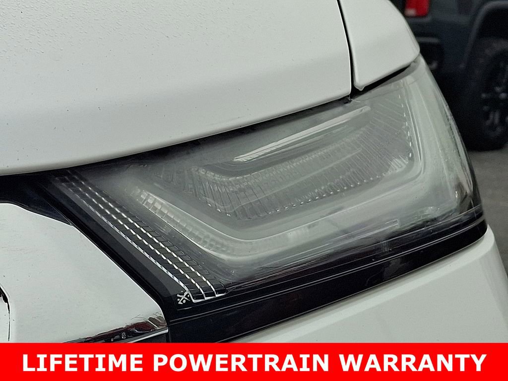 Used 2022 Chevrolet Traverse LT image 9