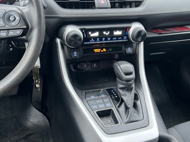 Used 2021 Toyota RAV4 LE image 17