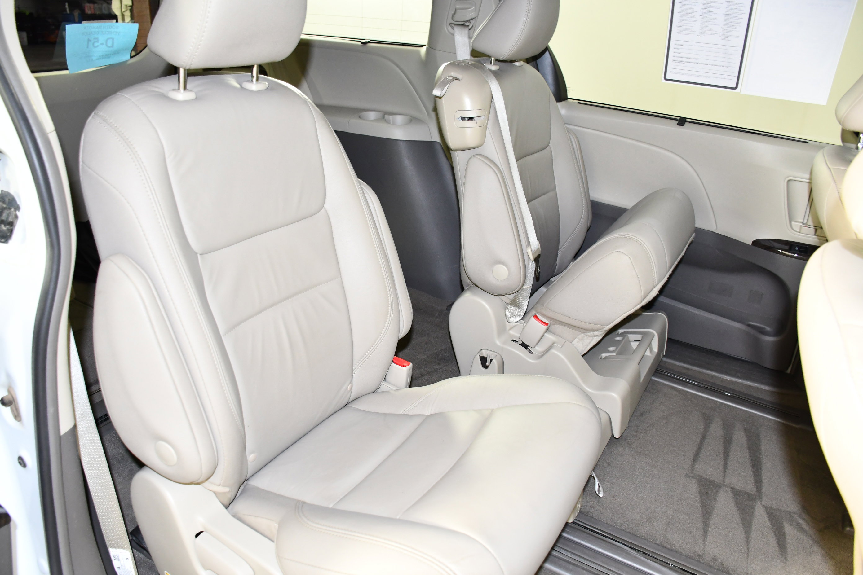 Used 2018 Toyota Sienna XLE FWD image 43