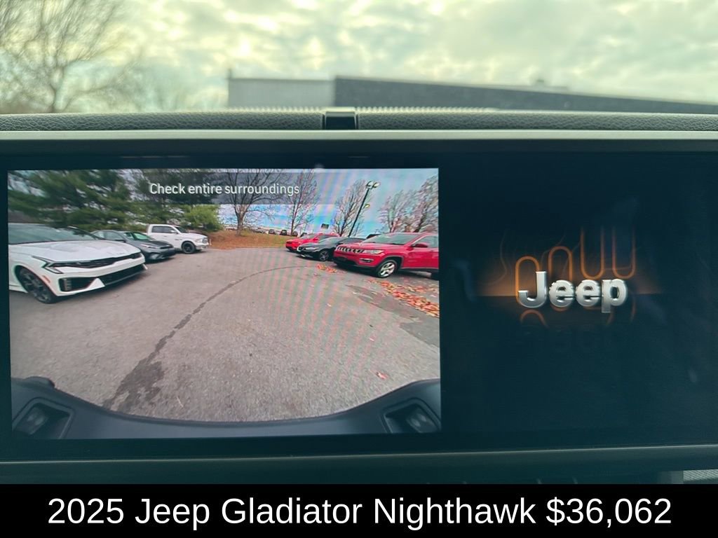 Used 2025 Jeep Gladiator Sport image 24