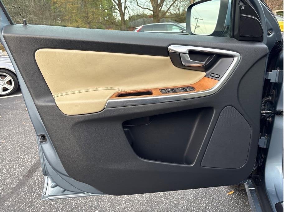 Used 2017 Volvo XC60 T5 Inscription w/ Preferred Option Package image 9