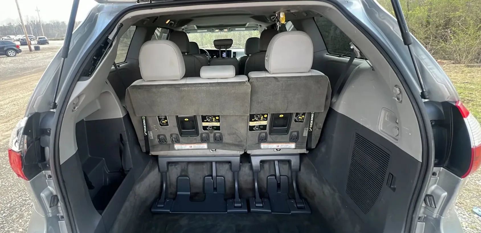 Used 2017 Toyota Sienna XLE w/ XLE Navigation Package image 9