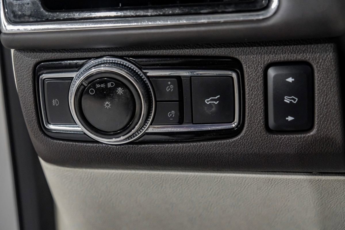 Used 2021 Lincoln Navigator L Black Label w/ Cargo Convenience Package image 29