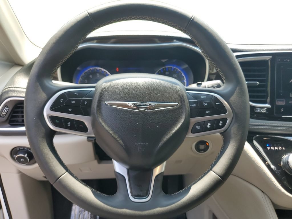 Used 2023 Chrysler Pacifica Limited FWD image 8