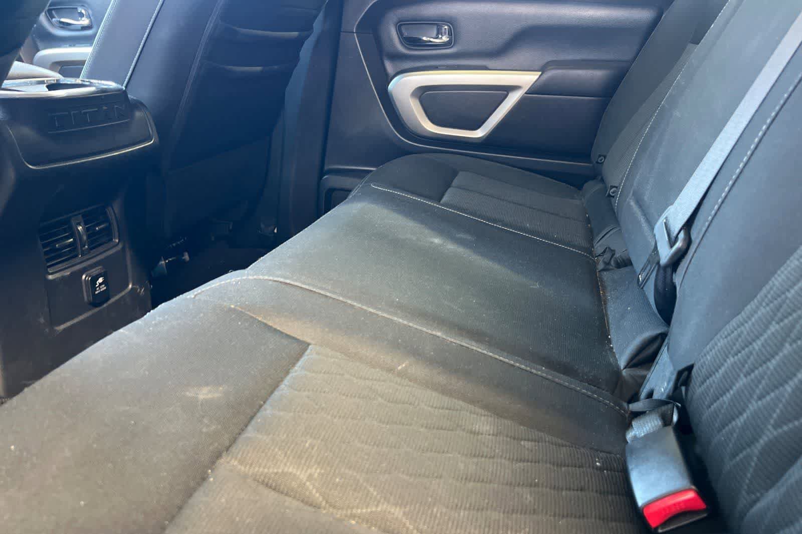 Used 2018 Nissan Titan SV w/ SV Convenience Package RWD image 5