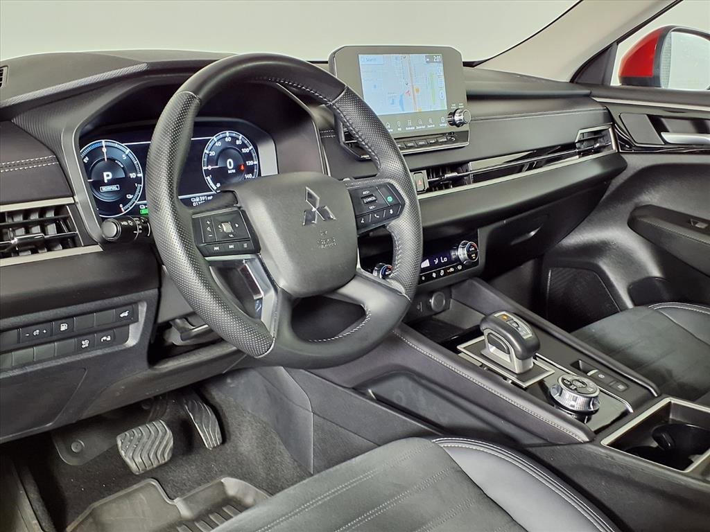Used 2024 Mitsubishi Outlander SE image 16