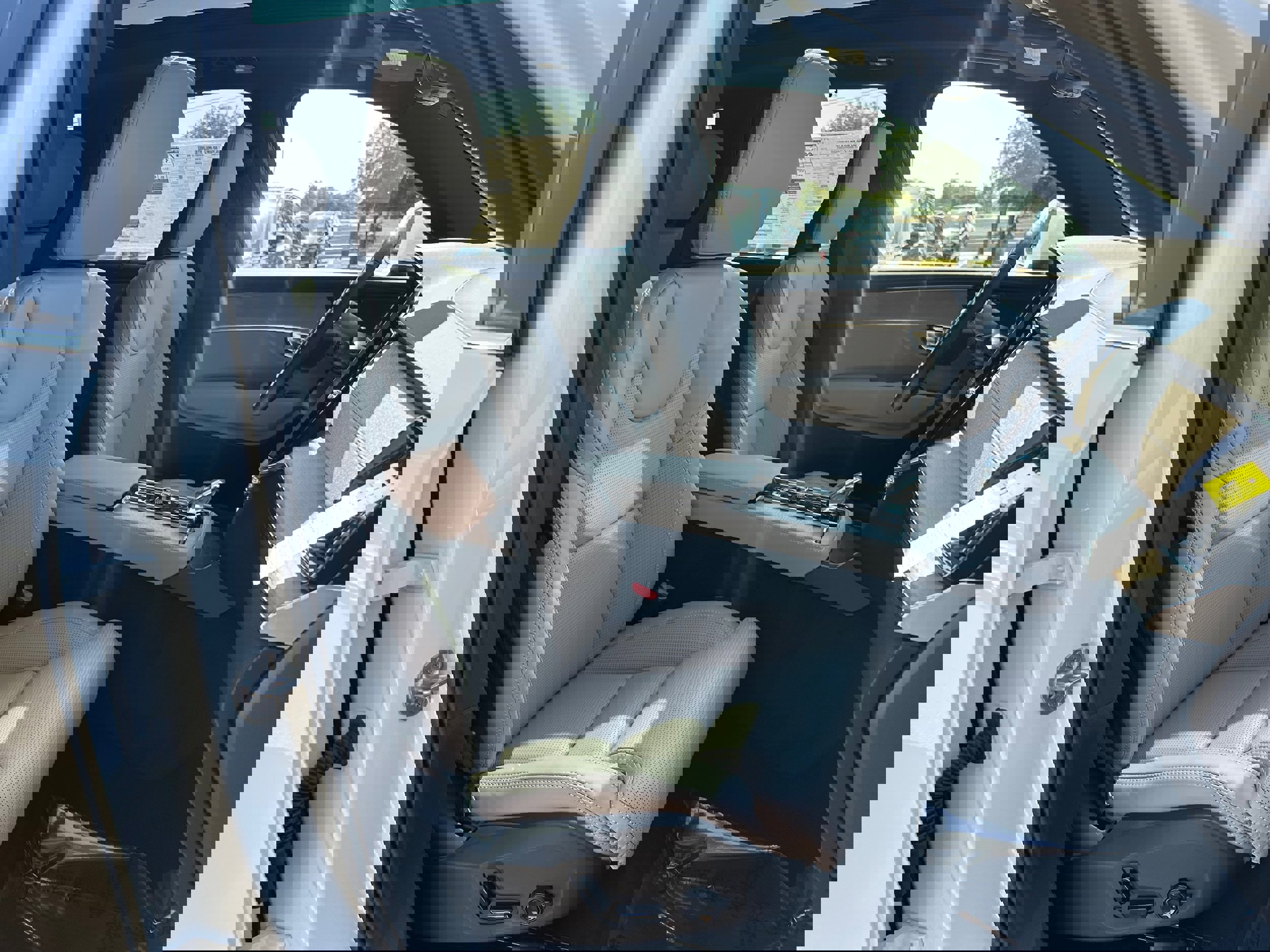 Used 2026 Volvo XC90 B6 Ultra w/ Protection Package image 8