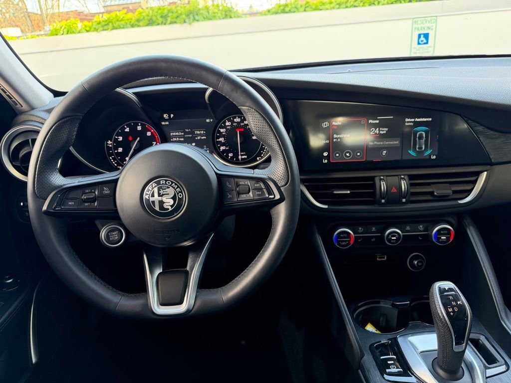Used 2020 Alfa Romeo Giulia AWD w/ Quick Order Package 22J Sport image 13