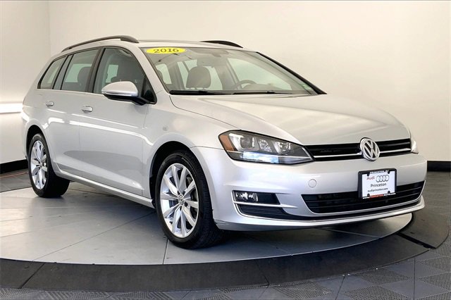Used 2016 Volkswagen Golf SE w/ Lighting Package