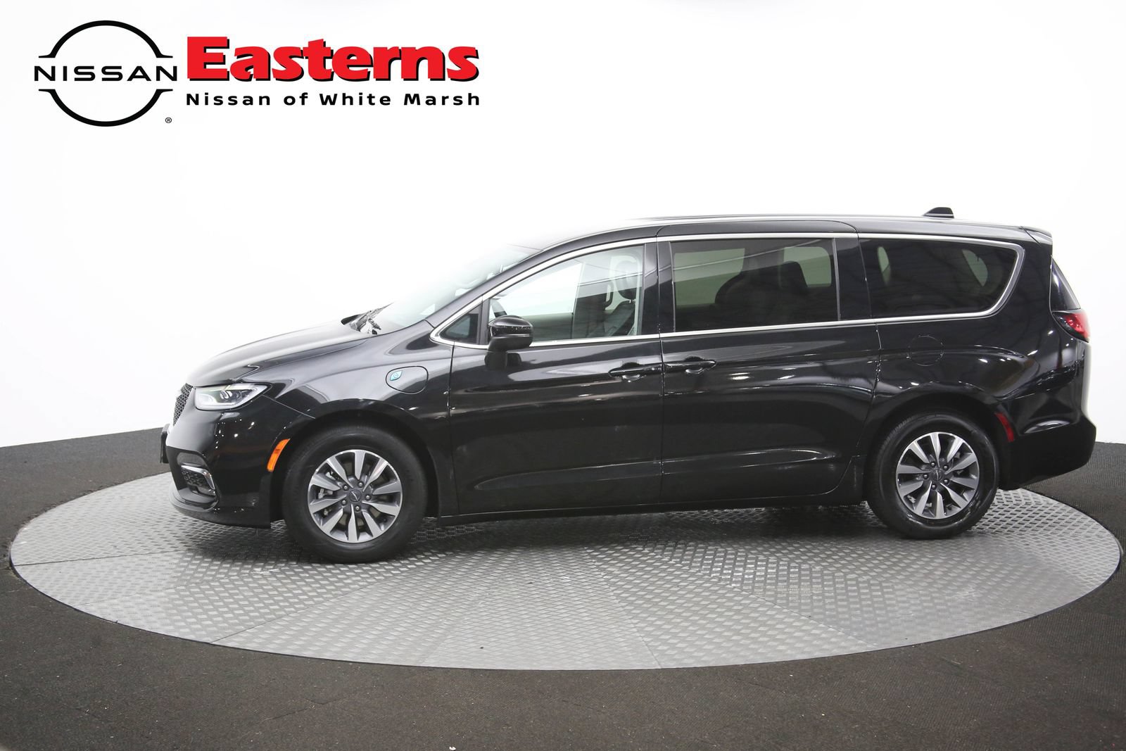 Used 2023 Chrysler Pacifica Touring-L FWD image 61